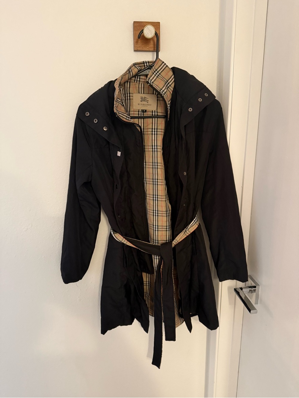 Burberry Black Trench Coat with Beige Classic Check Lining